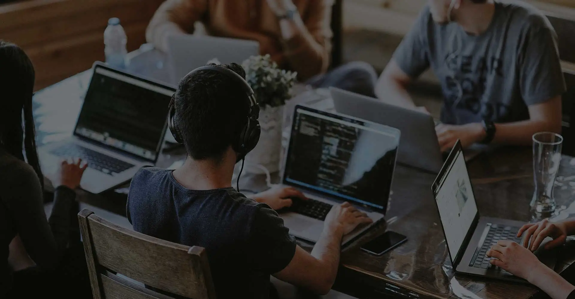 Por que escolher SAI-U para armários de segurança de metal?