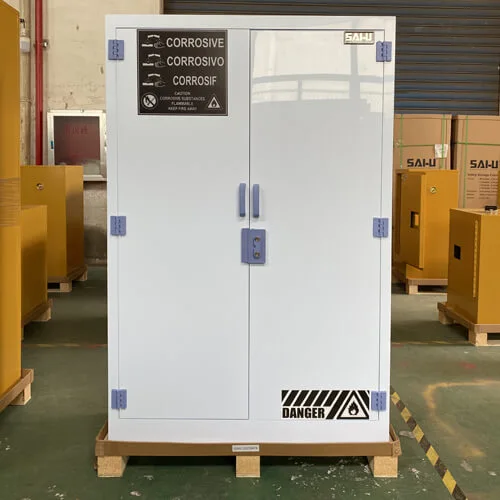 Onde deve ser colocado um armário de armazenamento corrosivo forte